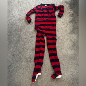 Lands End boys footed fleece pjs. Worn once. Smoke free pet free home.